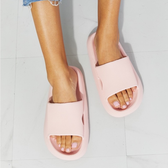 Casual Chic Pink Print Slides - Picture 5 of 7